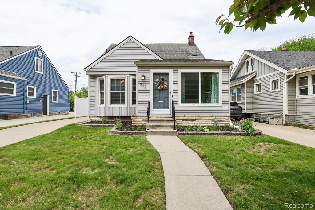 312 S Edgeworth Avenue Royal Oak City MI 48067