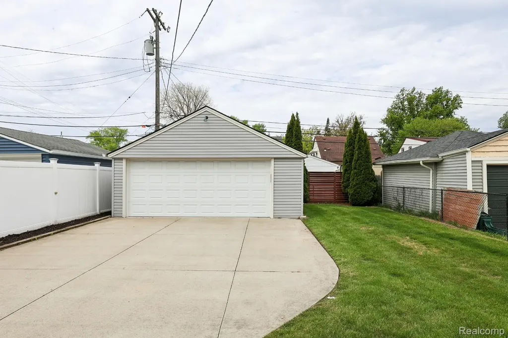 312 S Edgeworth Avenue Royal Oak City MI 48067