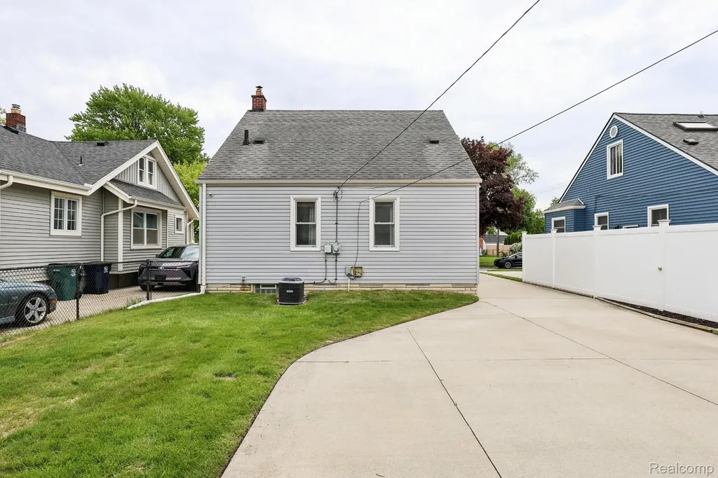 312 S Edgeworth Avenue Royal Oak City MI 48067