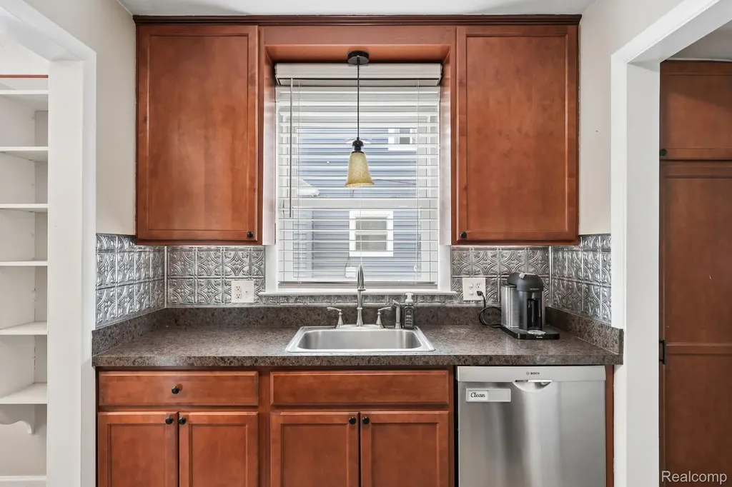 312 S Edgeworth Avenue Royal Oak City MI 48067