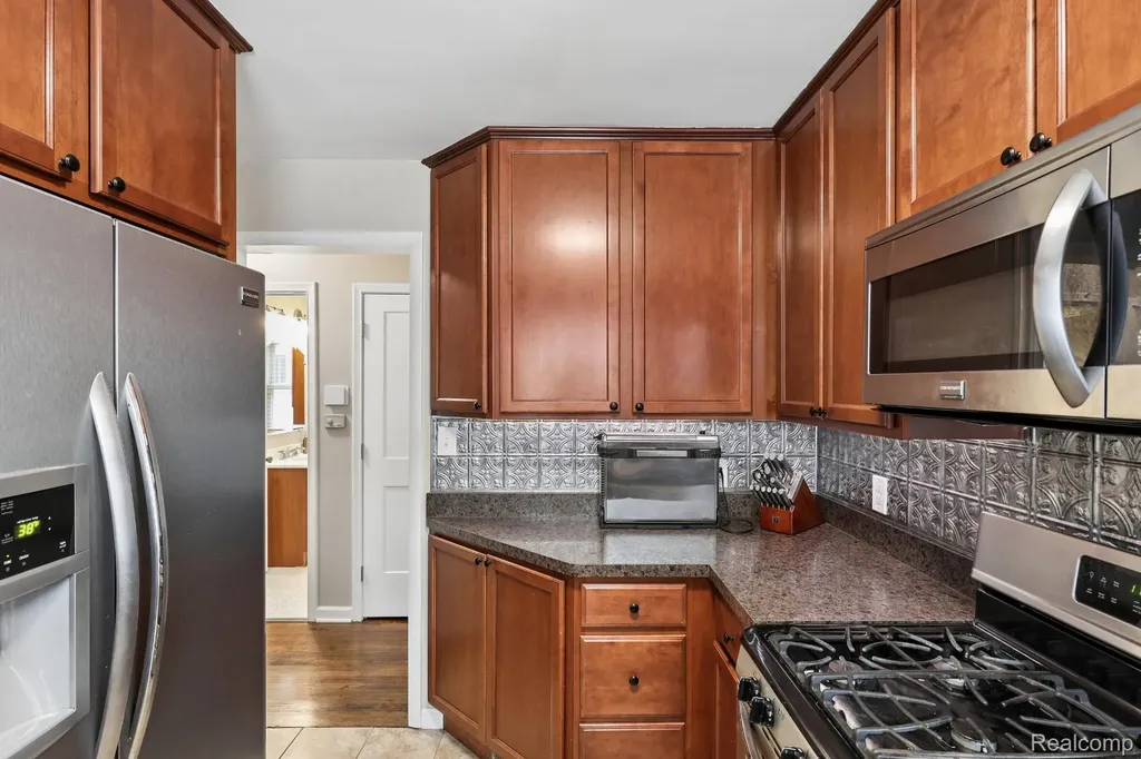 312 S Edgeworth Avenue Royal Oak City MI 48067