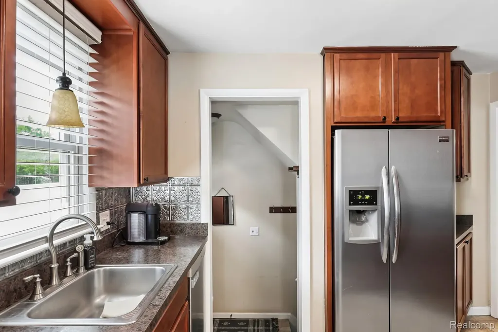 312 S Edgeworth Avenue Royal Oak City MI 48067