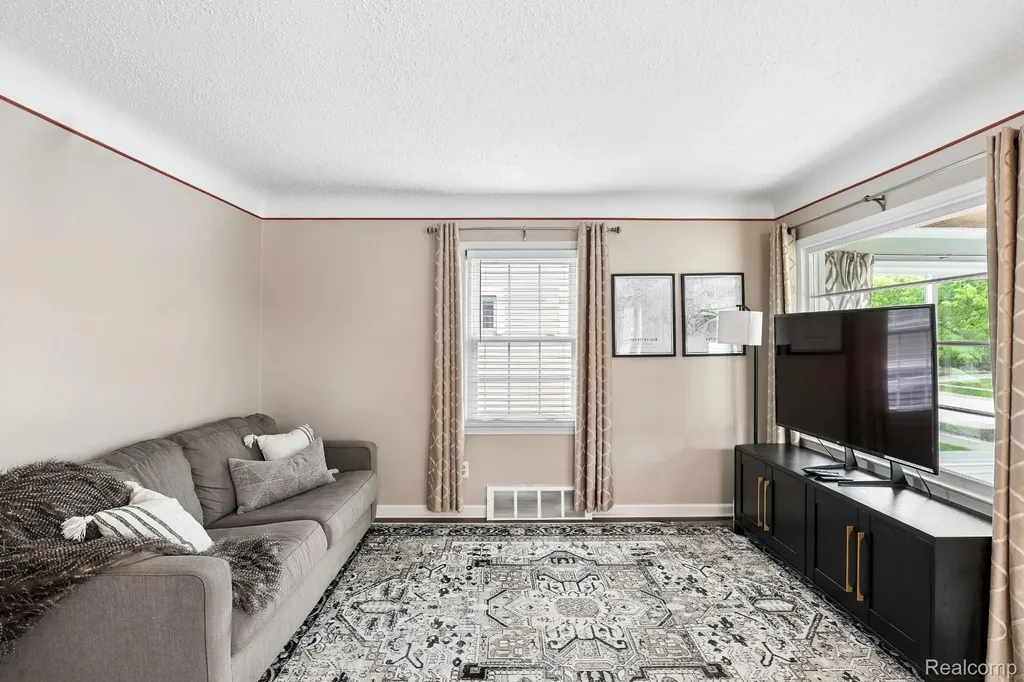 312 S Edgeworth Avenue Royal Oak City MI 48067