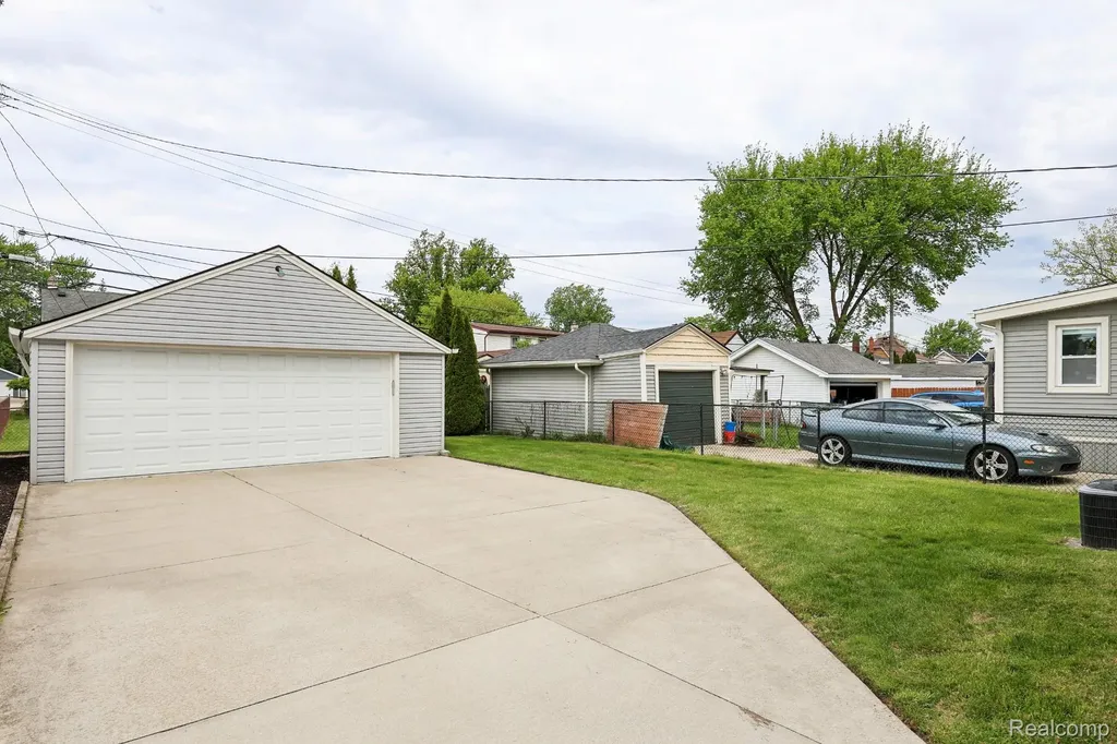 312 S Edgeworth Avenue Royal Oak City MI 48067