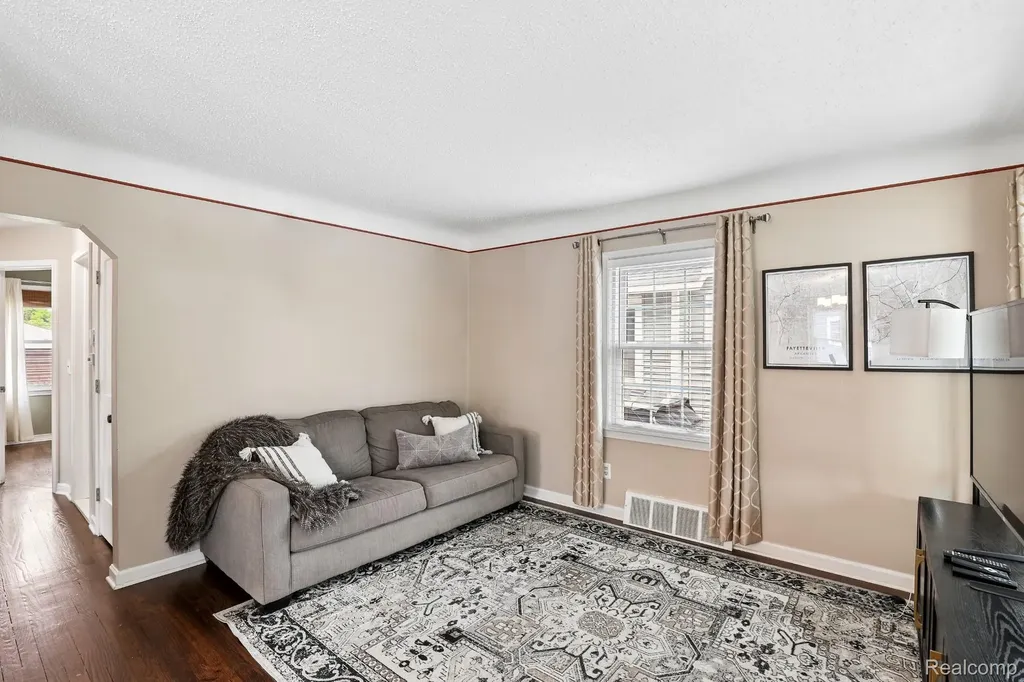 312 S Edgeworth Avenue Royal Oak City MI 48067