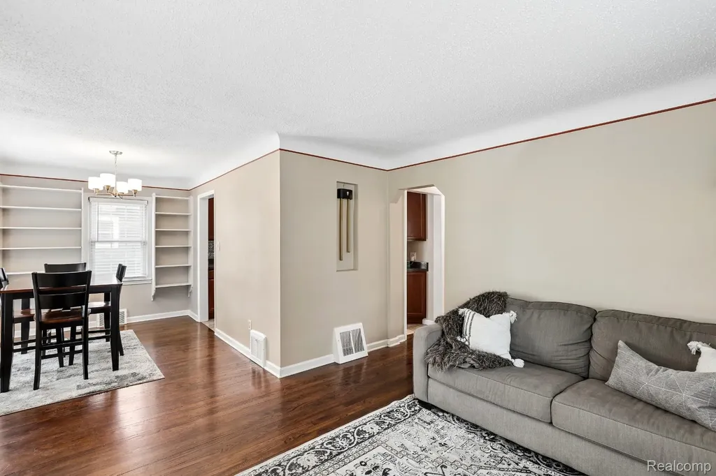 312 S Edgeworth Avenue Royal Oak City MI 48067