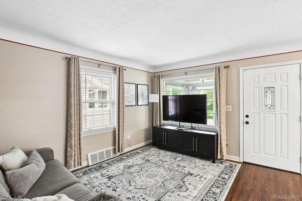 312 S Edgeworth Avenue Royal Oak City MI 48067