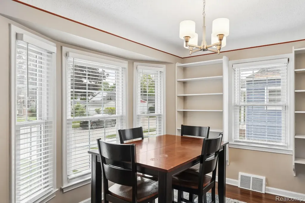 312 S Edgeworth Avenue Royal Oak City MI 48067