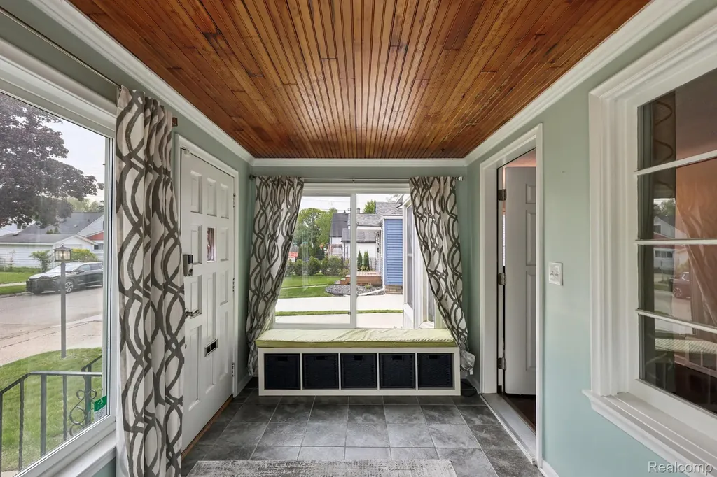 312 S Edgeworth Avenue Royal Oak City MI 48067