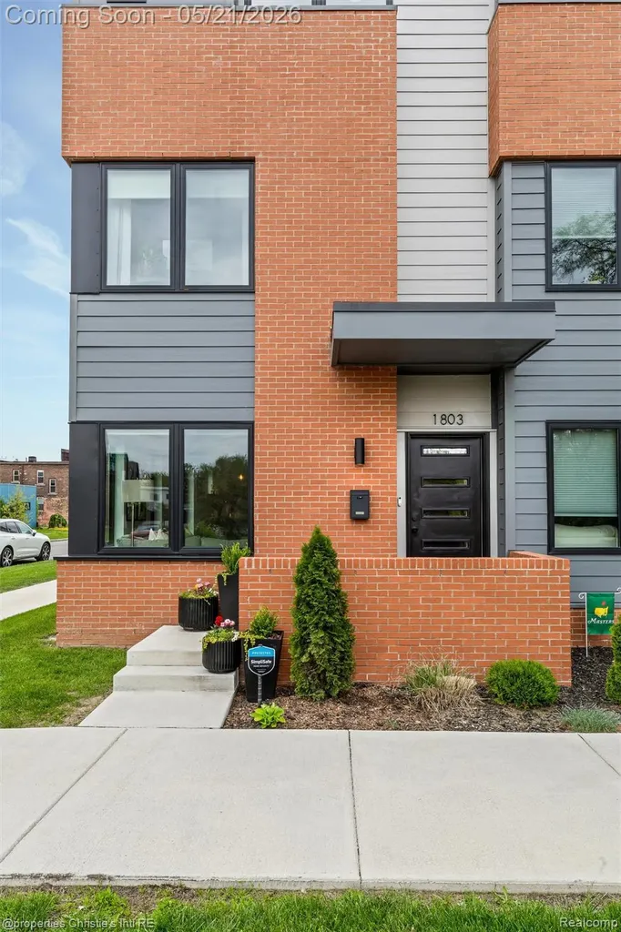 1803 Perry Street Detroit City MI 48216