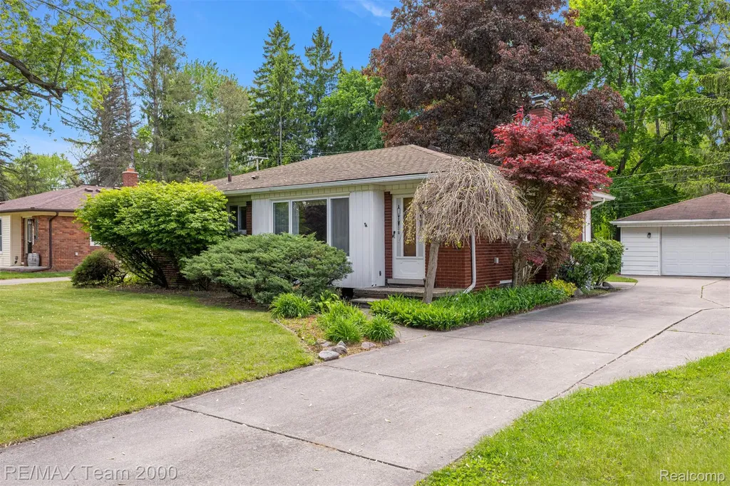 27143 Westland Road Redford Charter Township MI 48240