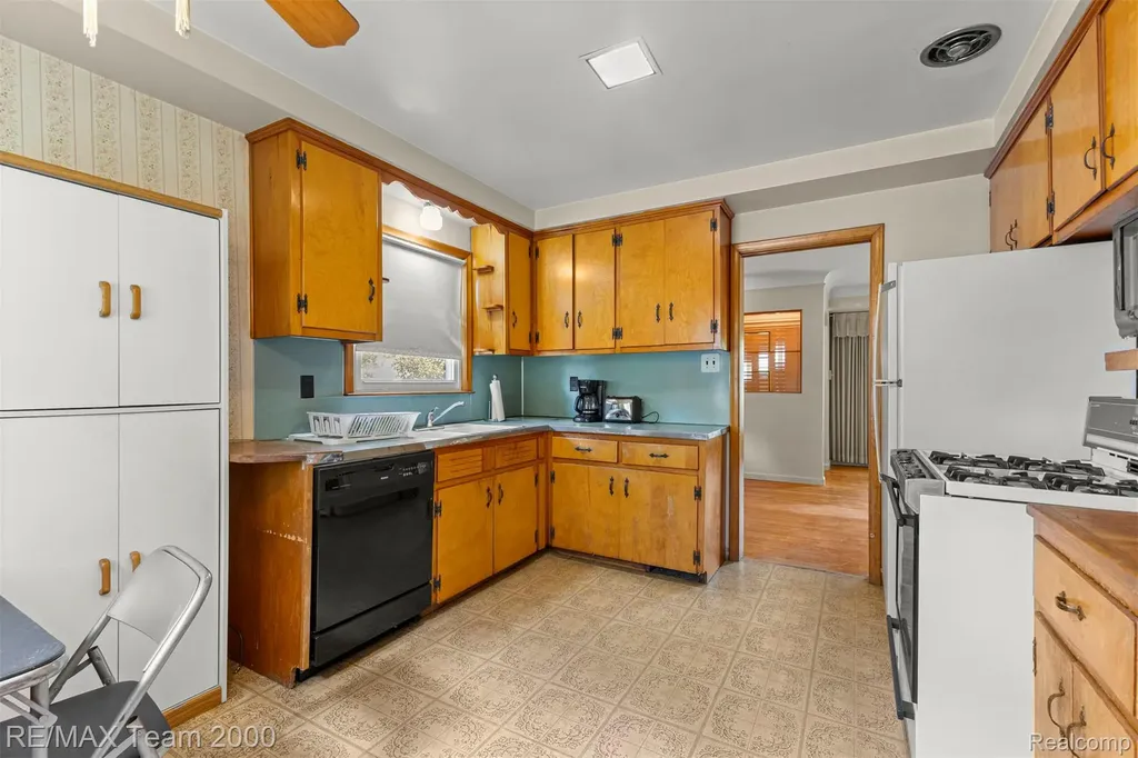 27143 Westland Road Redford Charter Township MI 48240