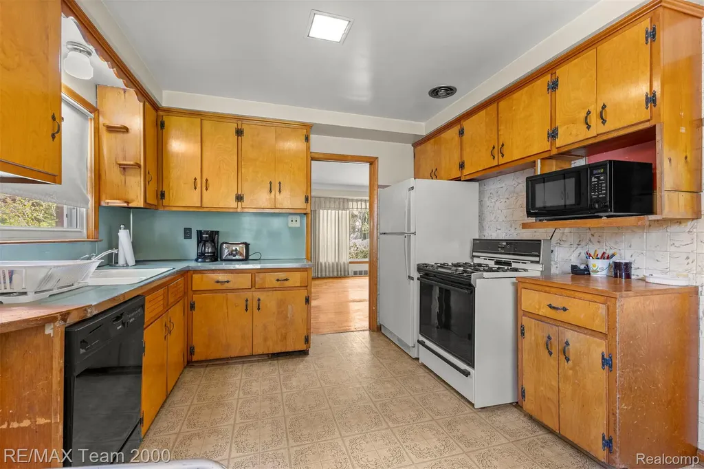 27143 Westland Road Redford Charter Township MI 48240