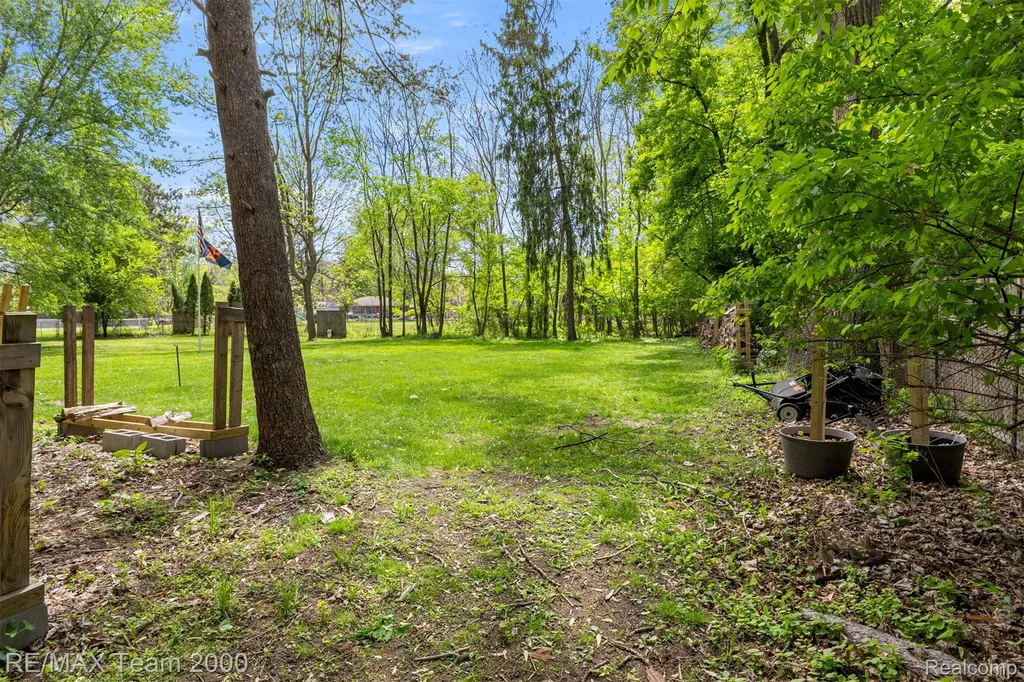 27143 Westland Road Redford Charter Township MI 48240