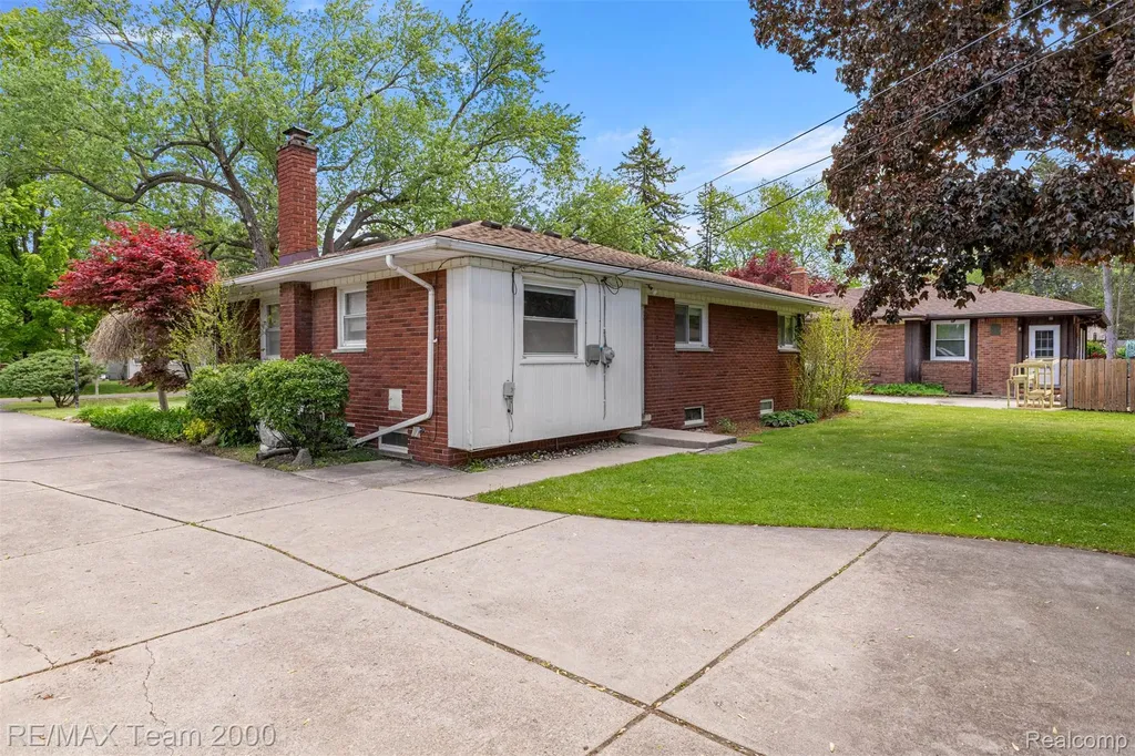 27143 Westland Road Redford Charter Township MI 48240