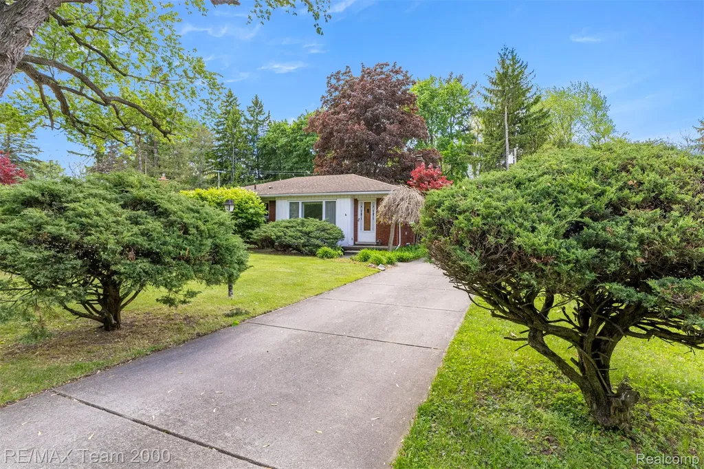 27143 Westland Road Redford Charter Township MI 48240