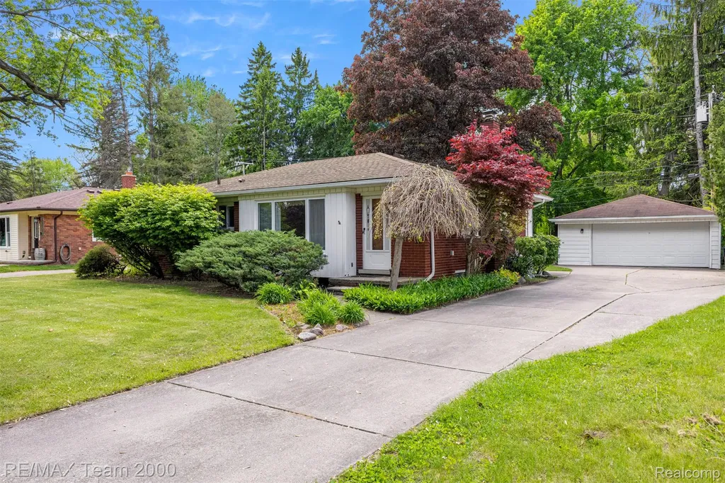 27143 Westland Road Redford Charter Township MI 48240