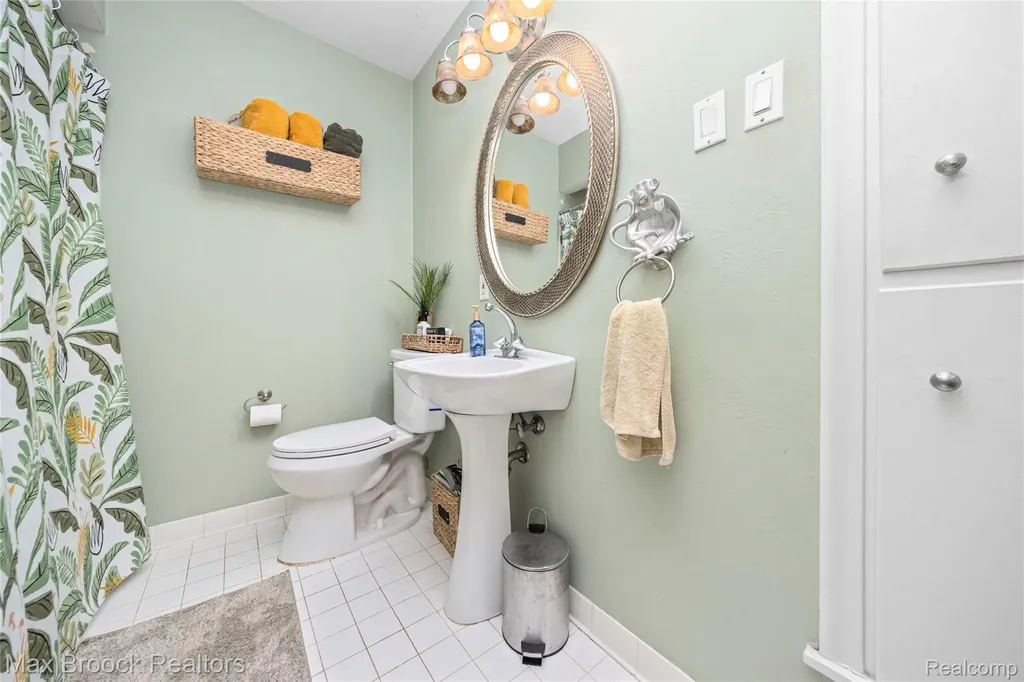 6485 Thurber Road Bloomfield Hills City MI 48301