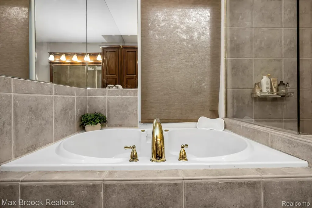 6485 Thurber Road Bloomfield Hills City MI 48301