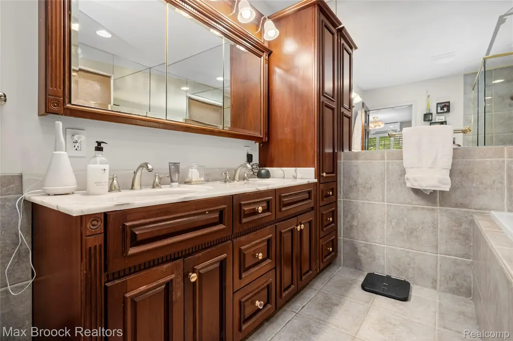 6485 Thurber Road Bloomfield Hills City MI 48301