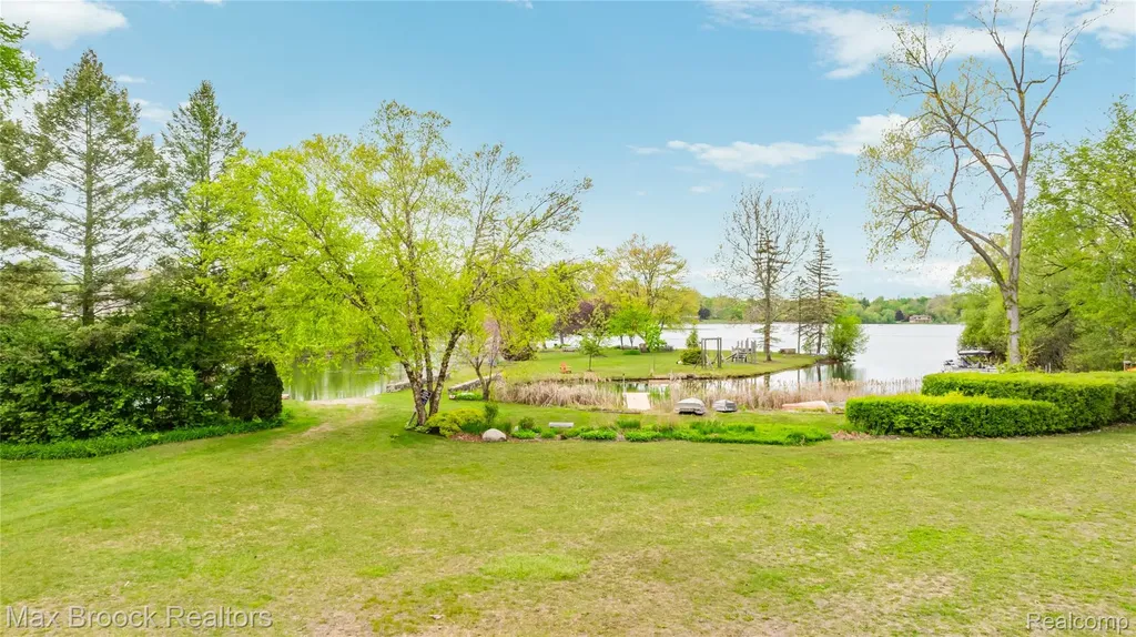 6485 Thurber Road Bloomfield Hills City MI 48301