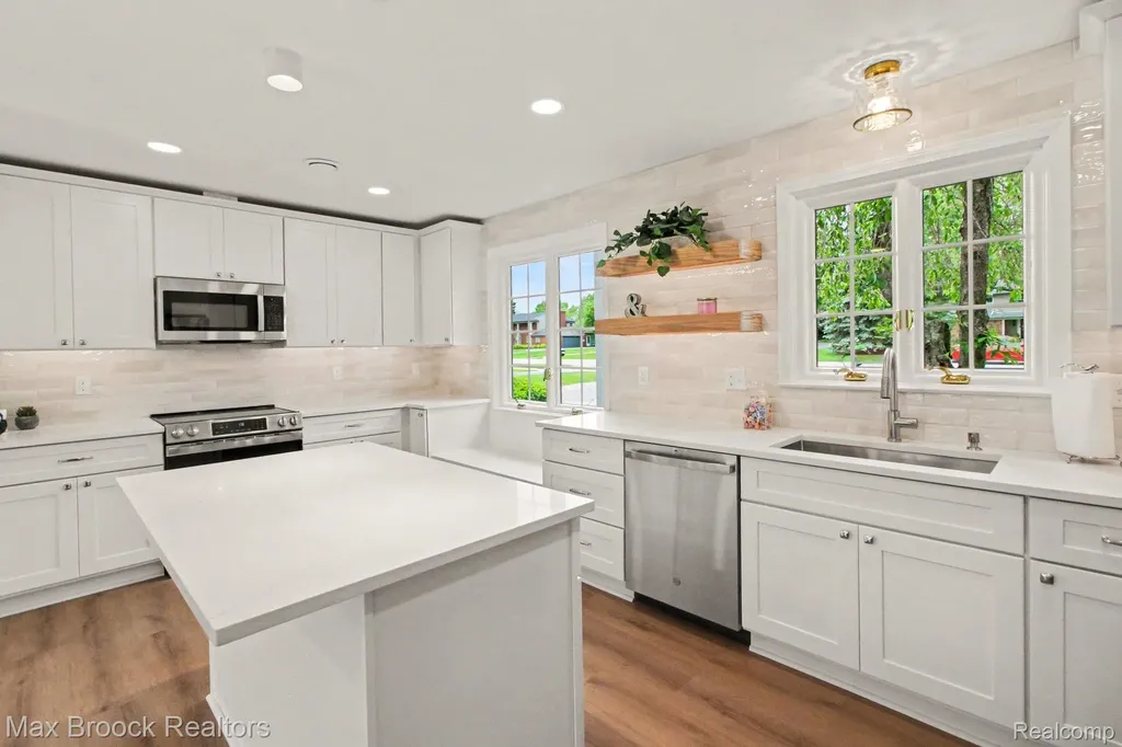 3781 Quarton Road Bloomfield Charter Township MI 48302