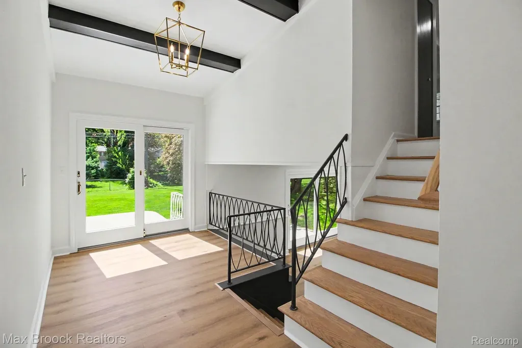 3781 Quarton Road Bloomfield Charter Township MI 48302