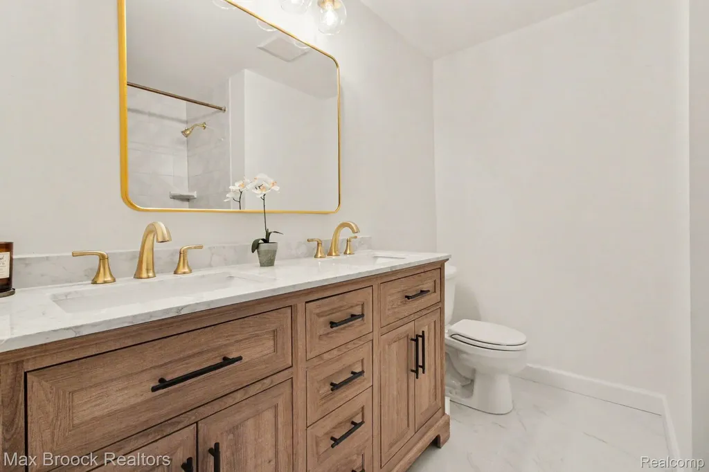 3781 Quarton Road Bloomfield Charter Township MI 48302