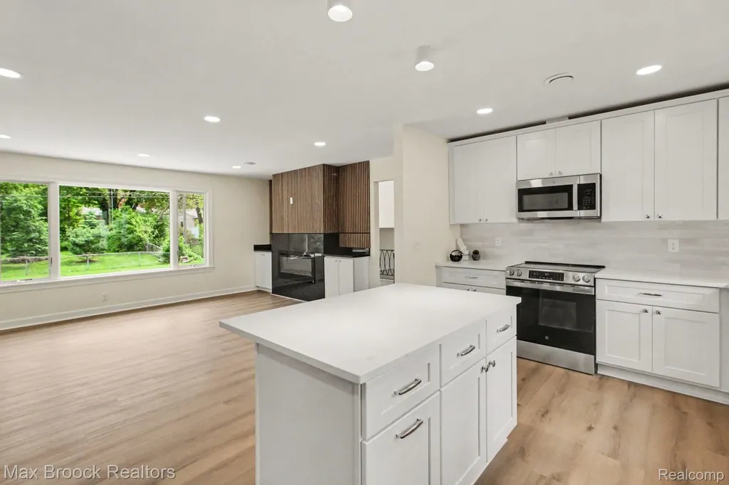 3781 Quarton Road Bloomfield Charter Township MI 48302