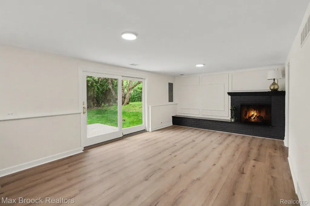 3781 Quarton Road Bloomfield Charter Township MI 48302