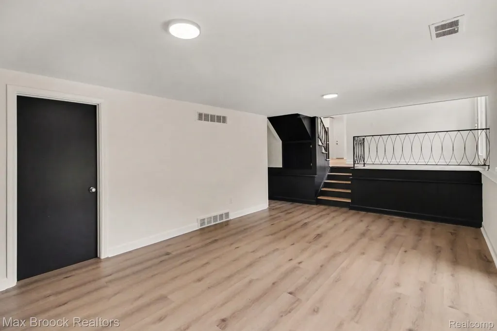 3781 Quarton Road Bloomfield Charter Township MI 48302