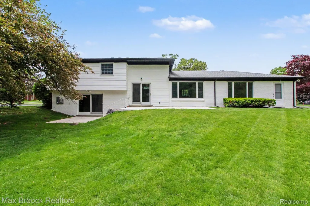 3781 Quarton Road Bloomfield Charter Township MI 48302