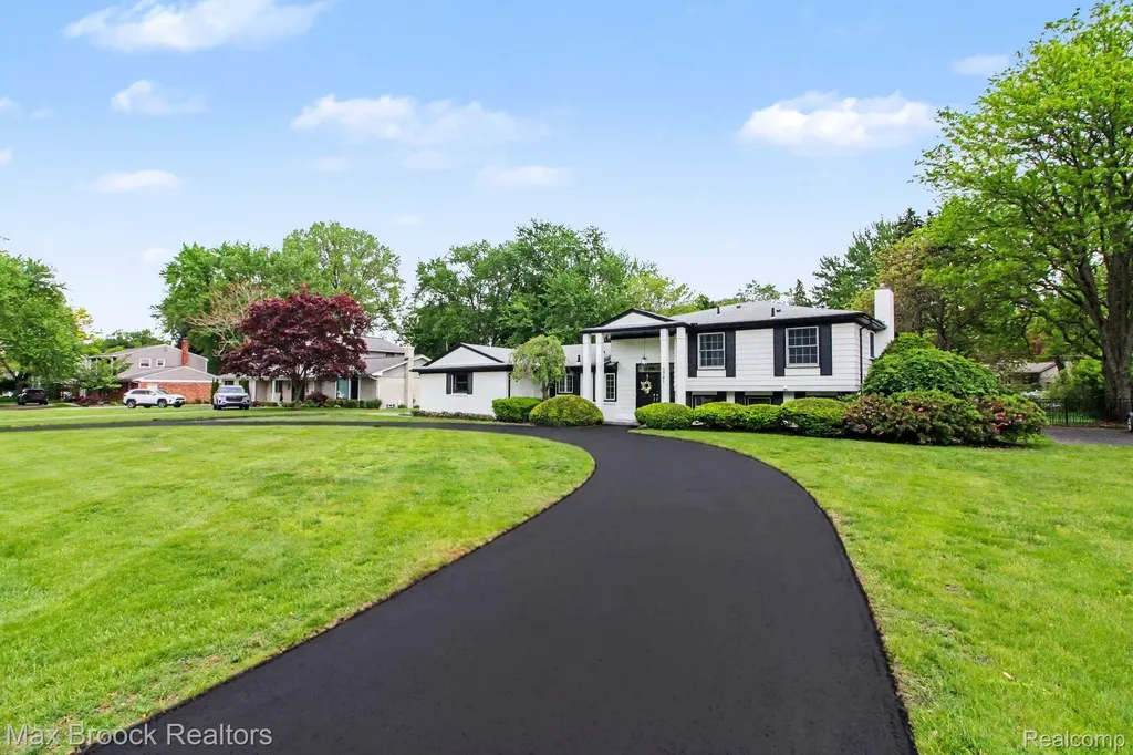 3781 Quarton Road Bloomfield Charter Township MI 48302
