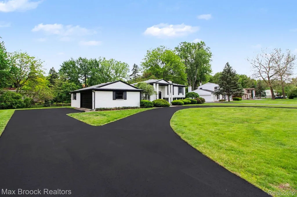 3781 Quarton Road Bloomfield Charter Township MI 48302