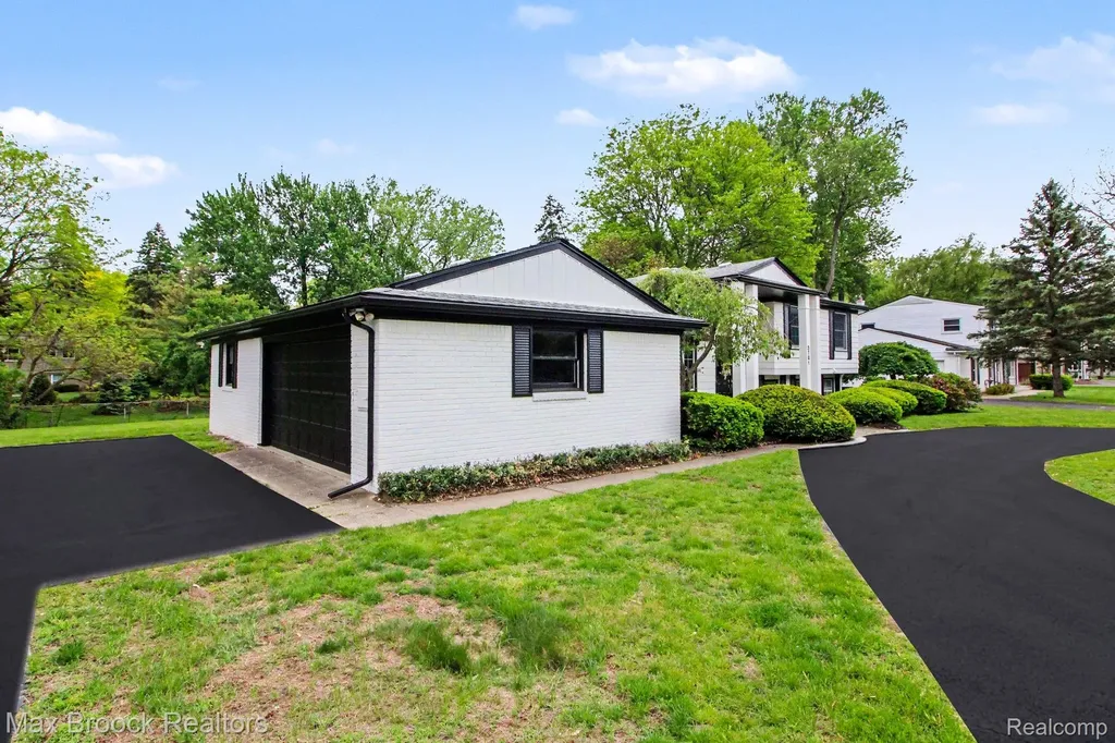 3781 Quarton Road Bloomfield Charter Township MI 48302