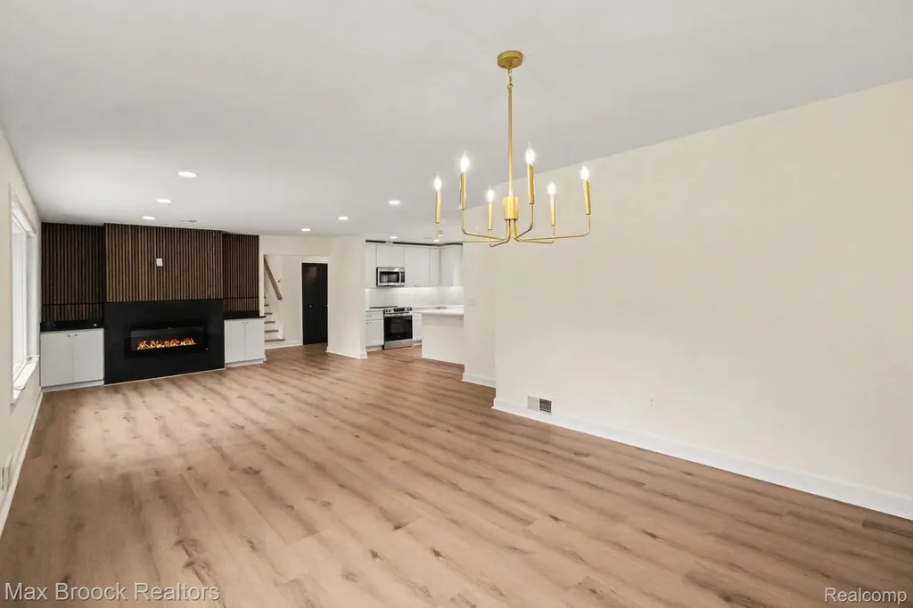 3781 Quarton Road Bloomfield Charter Township MI 48302