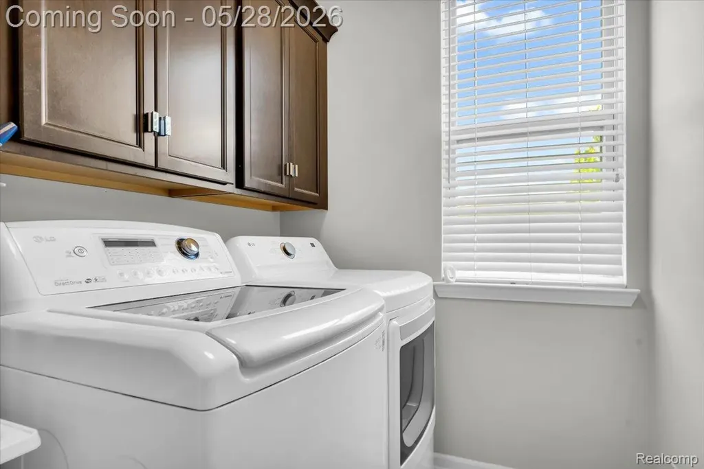 2904 Secret Way Commerce Charter Township MI 48390