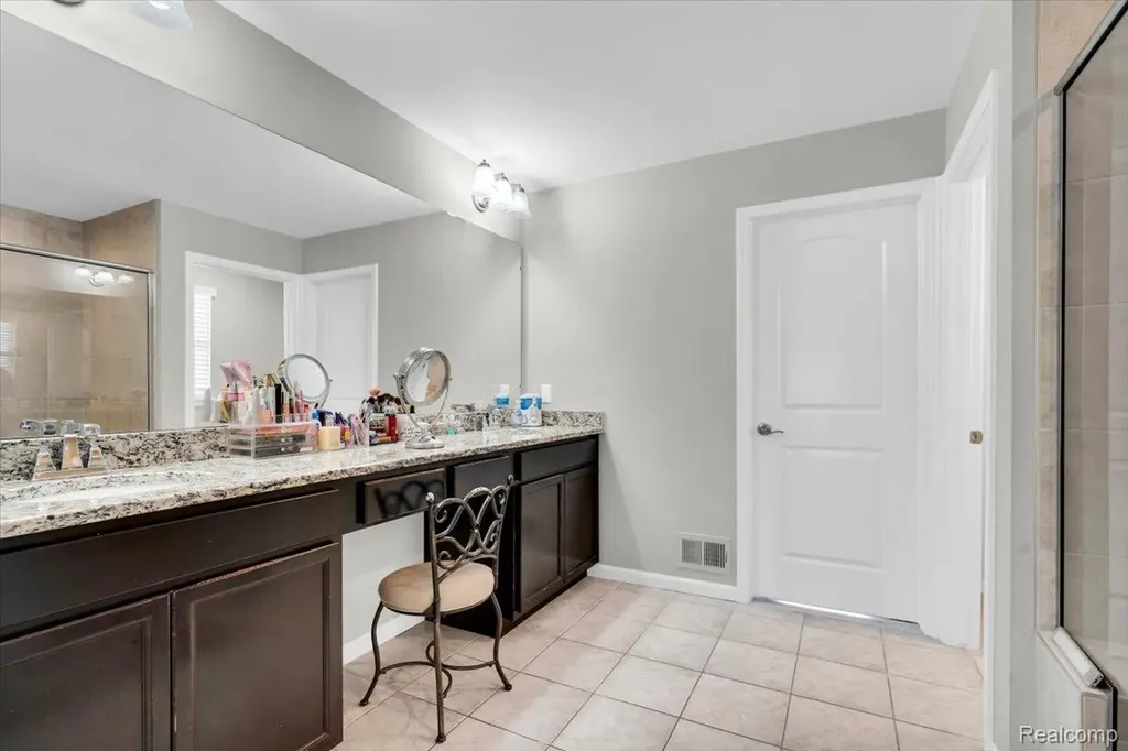 2904 Secret Way Commerce Charter Township MI 48390