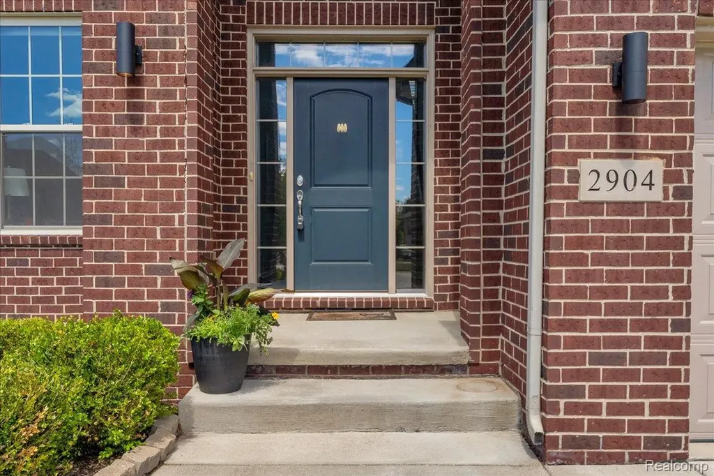 2904 Secret Way Commerce Charter Township MI 48390