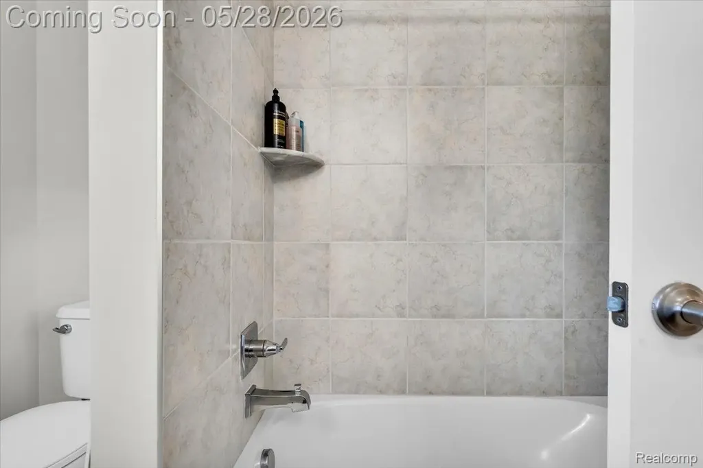 2904 Secret Way Commerce Charter Township MI 48390