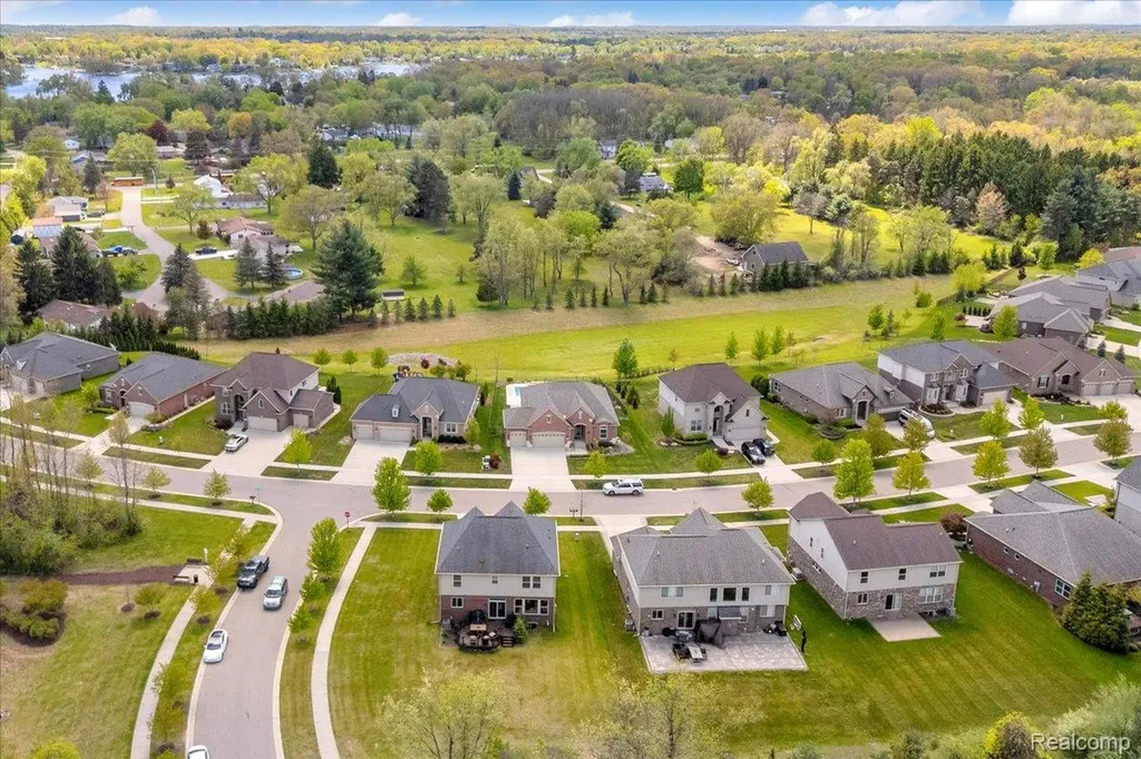 2904 Secret Way Commerce Charter Township MI 48390