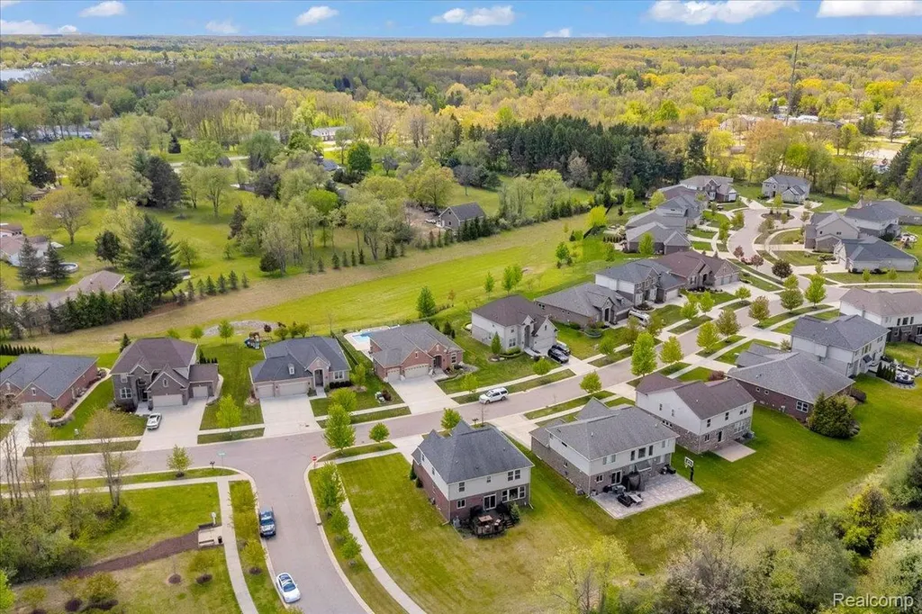 2904 Secret Way Commerce Charter Township MI 48390