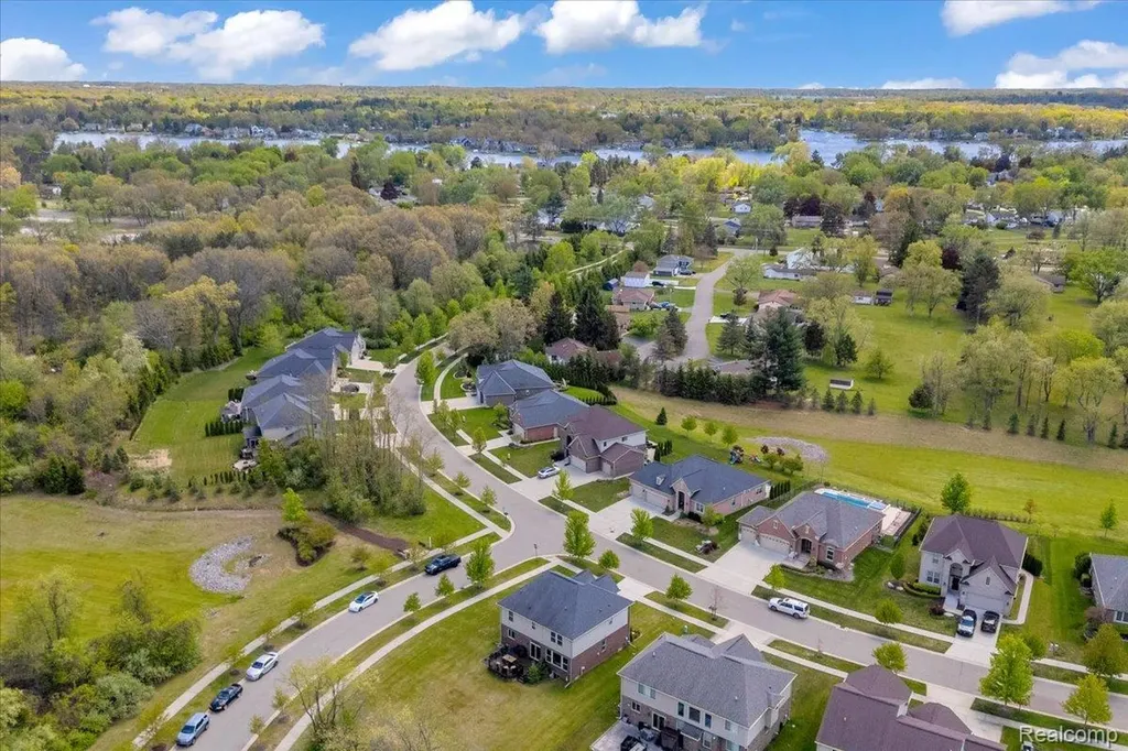 2904 Secret Way Commerce Charter Township MI 48390