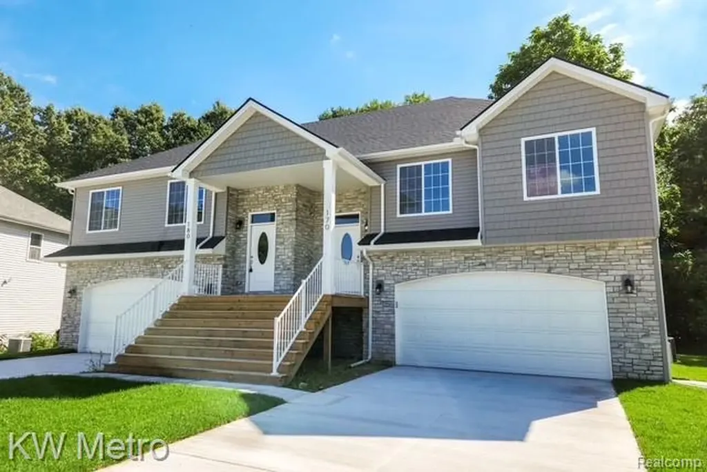 185 Whispering Pines Drive Fenton City MI 48430