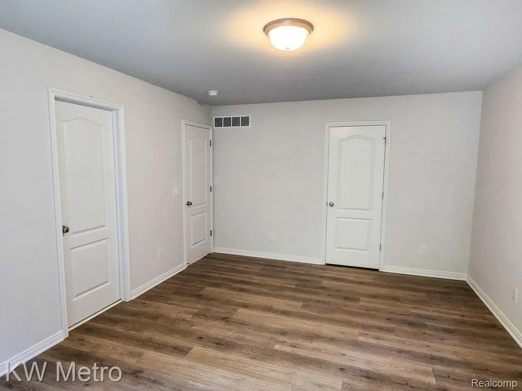 185 Whispering Pines Drive Fenton City MI 48430