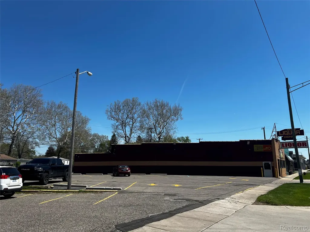 27216 Grand River Avenue Redford Charter Township MI 48240