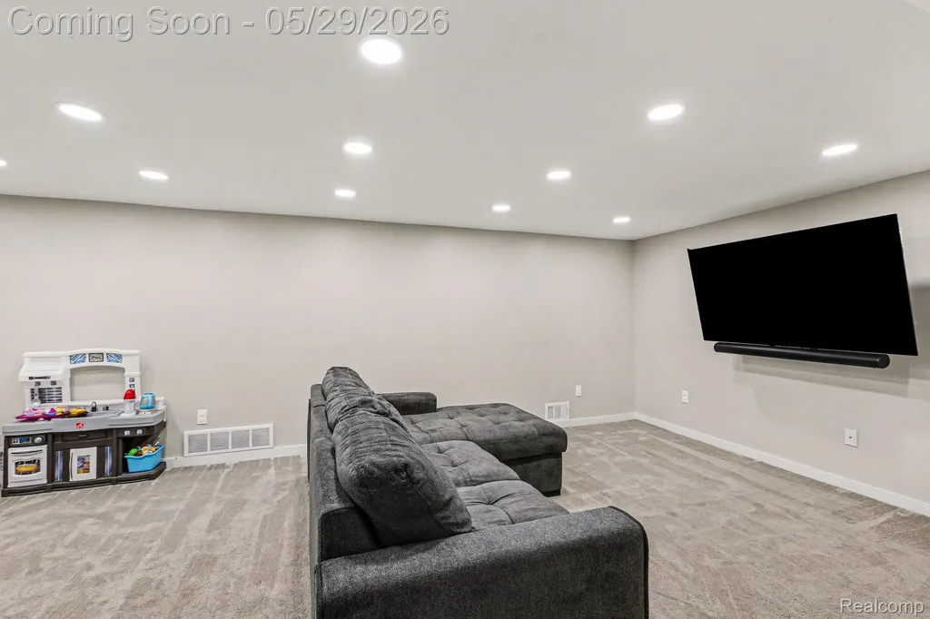 8520 Alper Street Westland City MI 48185