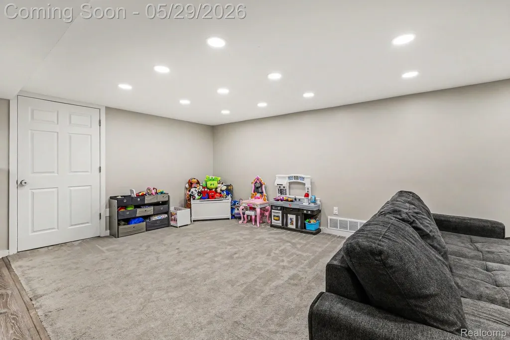 8520 Alper Street Westland City MI 48185
