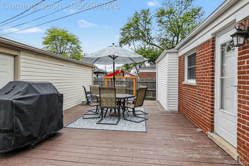 8520 Alper Street Westland City MI 48185