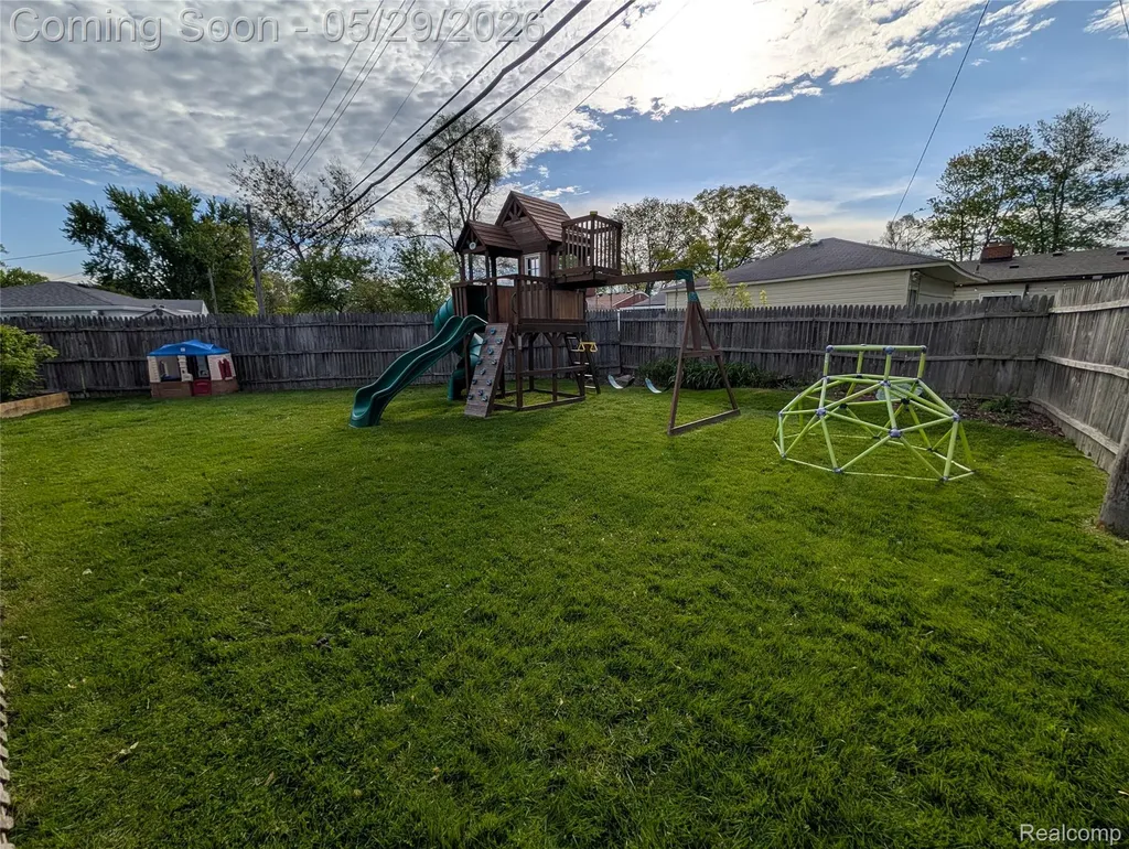8520 Alper Street Westland City MI 48185